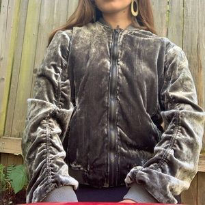 Free people velvet zip up jacket 🤩🤩🤩🤩